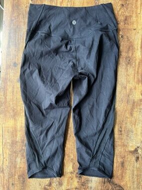 Lululemon crops with mesh sides - sz 6